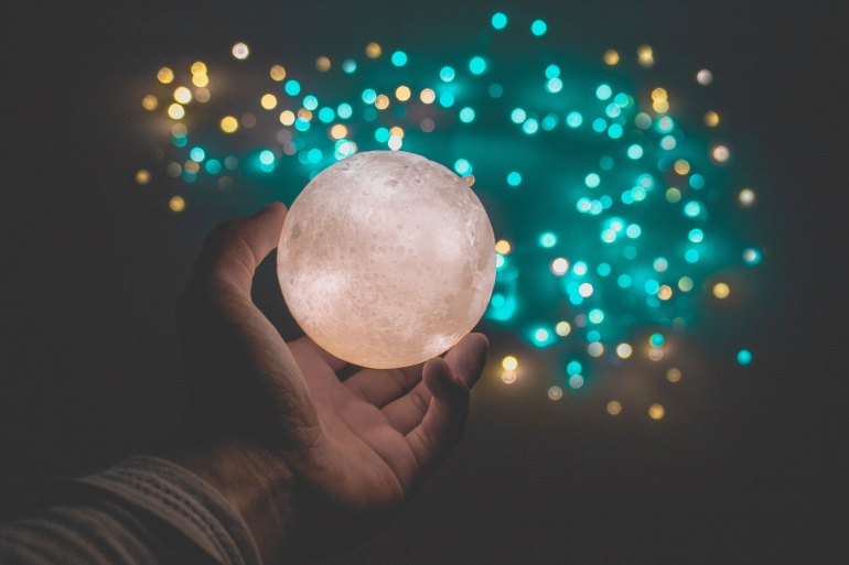 lucent-grey-1057564-unsplash